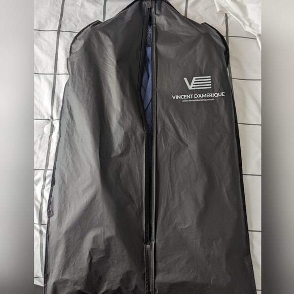 Two-piece suits - Picture 3 of 8